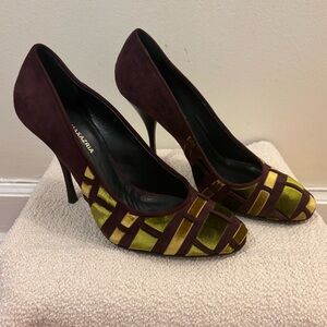 BCBGMaxAzria Women's Burgundy Suede Heels Sz 7